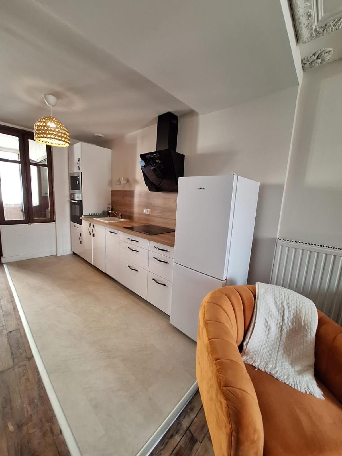 Charmante Maison A 2Min De La Porte St Jacques A Parthenay Dış mekan fotoğraf
